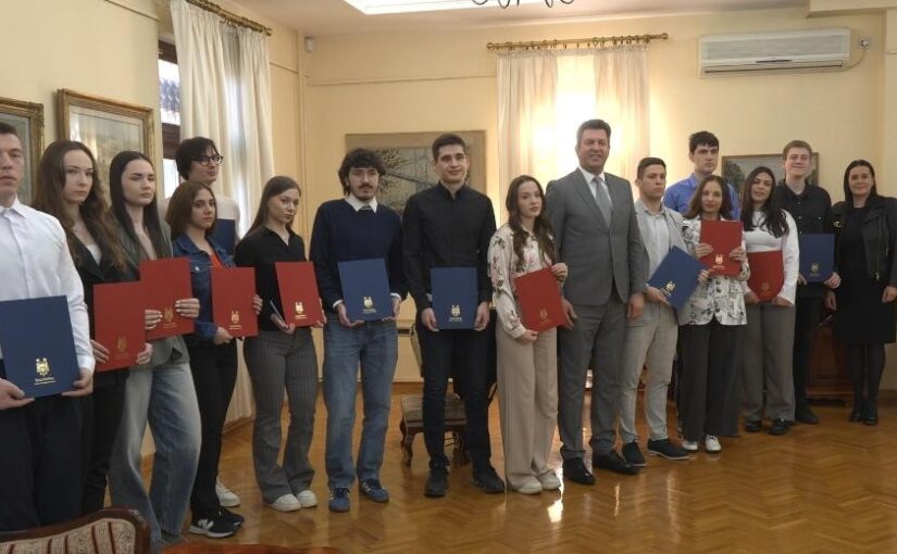 Uručeni ugovori o stipendiranju